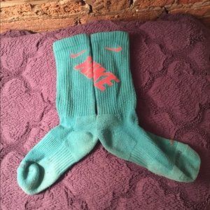 Nike Dri-Fit Mid-Calf Socks